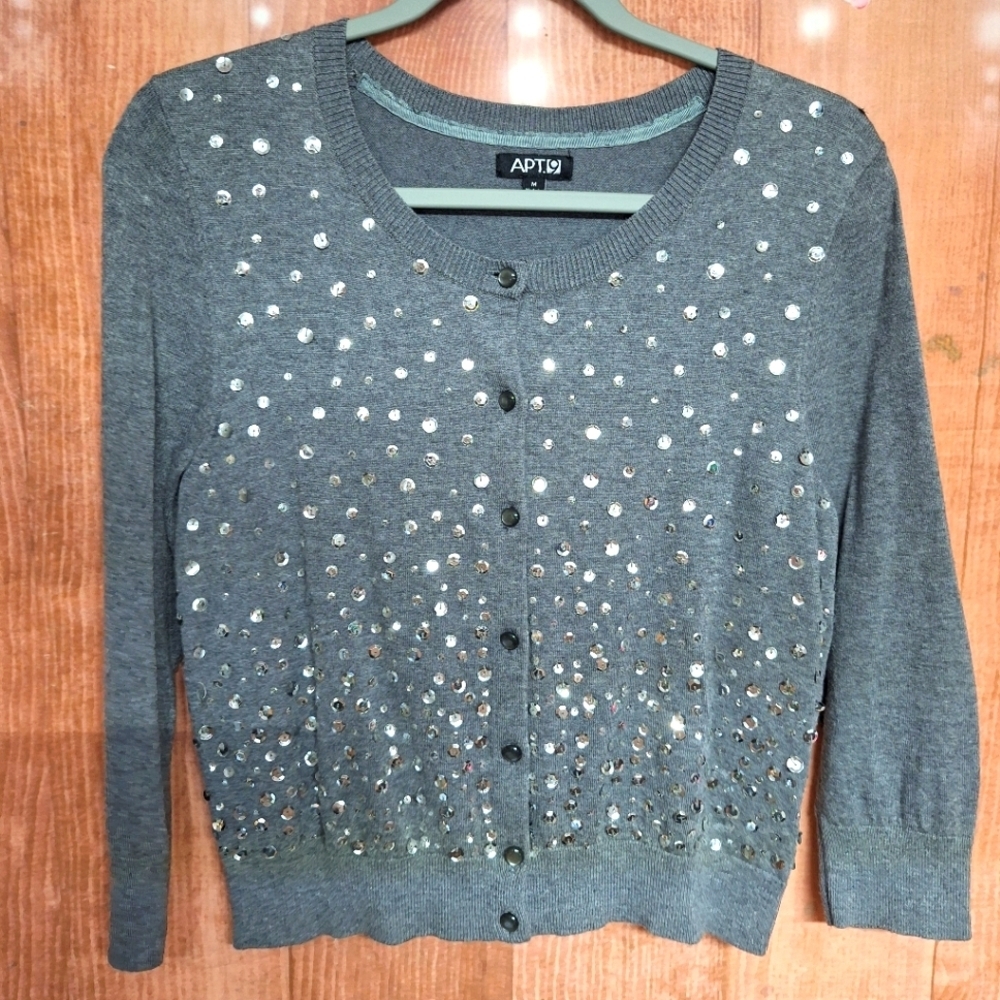 APT.9 GRAY BUTTON DOWN SWEATER SIZE MEDIUM